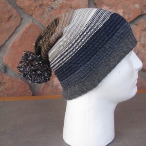 Hat striped Links knit with pom pom